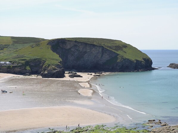 Beach - 4 bedroom accommodation in South Tehidy, near Portreath (South Tehidy, near Portreath)