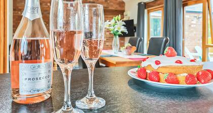 2 Schlafzimmer Unterkunft in Charfield, near Wotton-under-Edge