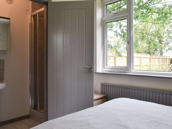 4 bedrooms, free WiFi, bed sheets