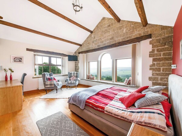 5 bedrooms, free WiFi, bed sheets