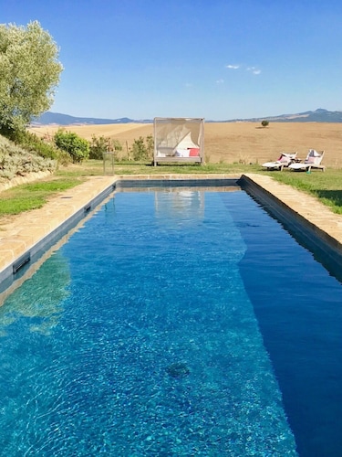 VILLA MERAVIGLIOSA - kuuden makuuhuoneen huvila, vuodepaikkoja 12