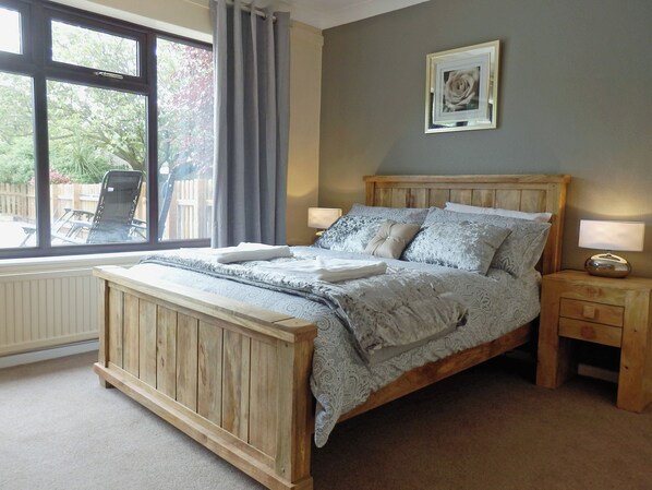 4 bedrooms, free WiFi, bed sheets