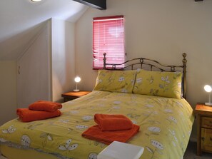 1 bedroom, free WiFi, bed sheets - 1 bedroom accommodation in Wroxham (Wroxham)