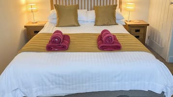 2 bedrooms, travel crib, free WiFi, bed sheets
