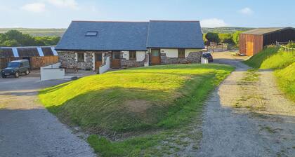 2 bedroom accommodation in Hartland, near Bideford