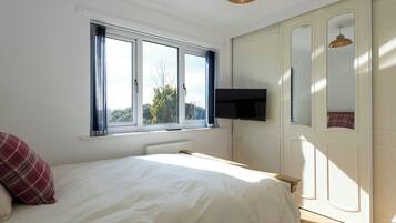 6 bedrooms, free WiFi, bed sheets