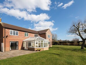 Exterior - 6 bedroom accommodation in Skegness (Skegness)