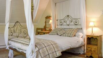 4 bedrooms, free WiFi, bed sheets