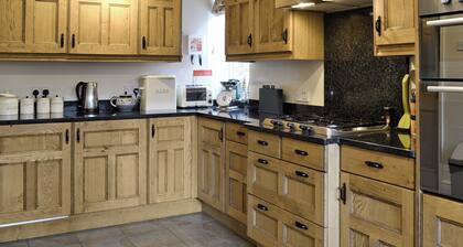 4 makuuhuoneen majoitus Betws-y-Coedissä