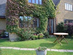 Outdoor dining - 4 bedroom accommodation in Chipping Campden (Chipping Campden)