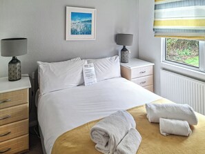 4 bedrooms, free WiFi, bed sheets - 4 bedroom accommodation in East Runton, near Cromer (East Runton, near Cromer)