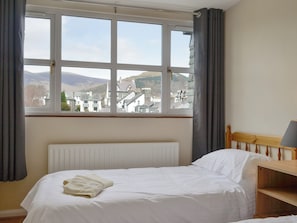3 bedrooms, bed sheets
