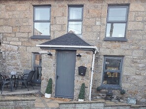 Outdoor dining - 3 bedroom accommodation in Mousehole, near Penzance (Mousehole, near Penzance)