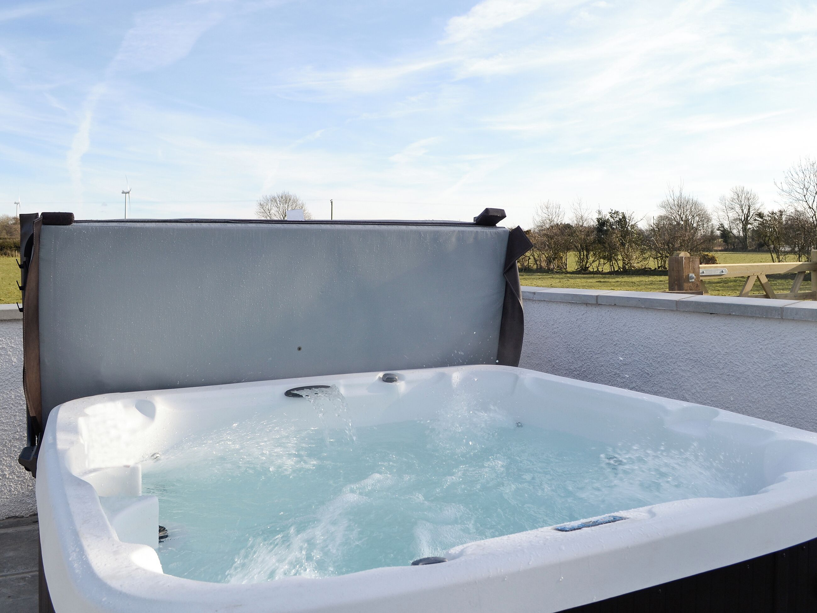 Outdoor spa tub