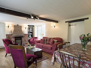 TV, fireplace - 3 bedroom accommodation in Denford, near Thrapston (Denford, near Thrapston)