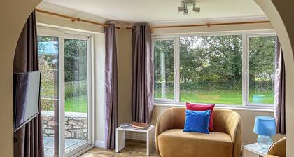 Tregarthen Cottage sits within the village of Goldsithney 1 mile from Marazion.