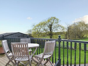 Outdoor dining - 2 bedroom accommodation in Bosbury, near Ledbury (Bosbury, near Ledbury)
