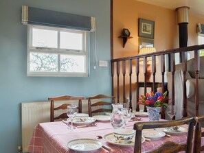 Dining - 2 bedroom accommodation in Bosbury, near Ledbury (Bosbury, near Ledbury)