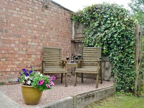 Property grounds - 3 bedroom accommodation in Ruckhall, Eaton Bishop, near Hereford (Ruckhall, Eaton Bishop, near Hereford)