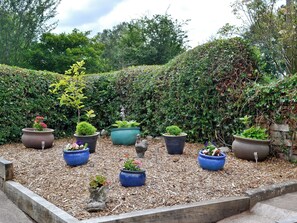 Property grounds - 3 bedroom accommodation in Ruckhall, Eaton Bishop, near Hereford (Ruckhall, Eaton Bishop, near Hereford)