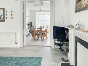 TV - 3 bedroom accommodation in Marazion (Marazion)