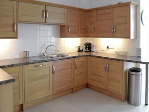 Dishwasher, cookware/dishes/utensils
