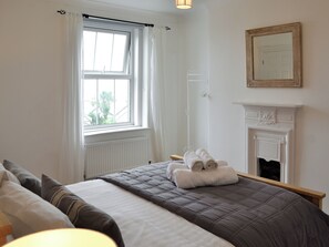 3 bedrooms, free WiFi, bed sheets - 3 bedroom accommodation in Marazion (Marazion)