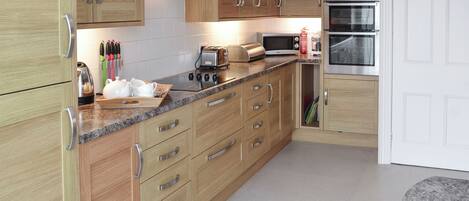 Dishwasher, cookware/dishes/utensils