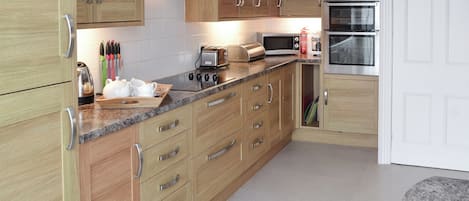Dishwasher, cookware/dishes/utensils