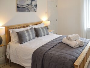 3 bedrooms, free WiFi, bed sheets - 3 bedroom accommodation in Marazion (Marazion)