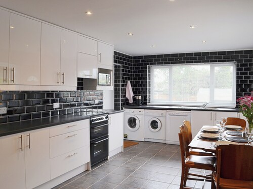 2 bedroom accommodation in Shiney Row, near Houghton-le-Spring