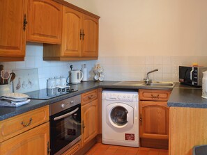 Dishwasher, cookware/dishes/utensils, freezer