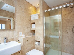 Towels - 4 bedroom accommodation in Cheriton Bishop (Cheriton Bishop)