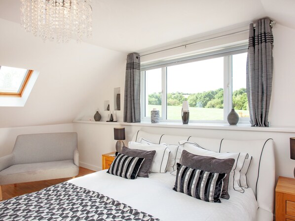 4 bedrooms, free WiFi, bed sheets
