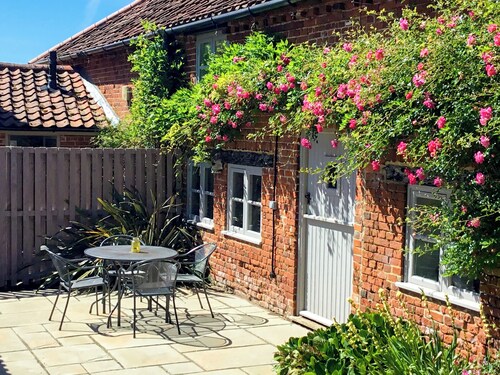 2 bedroom accommodation in Lamas, near Buxton