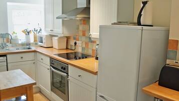Dishwasher, cookware/dishes/utensils
