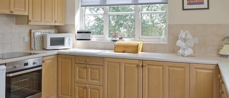 Dishwasher, cookware/dishes/utensils