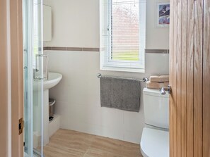 Bathroom - 1 bedroom accommodation in Happisburgh (Happisburgh)