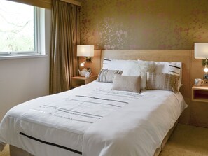 3 bedrooms, WiFi (free), bed sheets