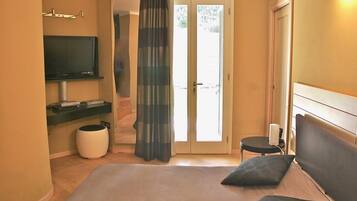 6 bedrooms, free WiFi, bed sheets