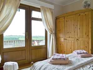 4 bedrooms, free WiFi, bed sheets