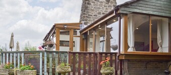 4 bedroom accommodation in Huthwaite, near Sutton-in-Ashfield