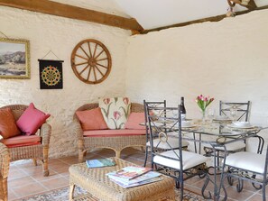 Dining - Forget Me Not Cottage (New Radnor, near Hay-on-Wye)