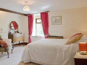 3 bedrooms, free WiFi, bed sheets - Forget Me Not Cottage (New Radnor, near Hay-on-Wye)