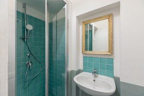 Shower, hair dryer, bidet, towels - Via Giulia Charming Apartment (Roma)