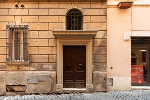 Exterior detail - Via Giulia Charming Apartment (Roma)