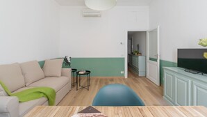 TV - Via Giulia Charming Apartment (Roma)
