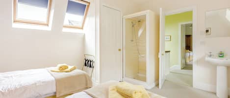4 bedrooms, free WiFi, bed sheets