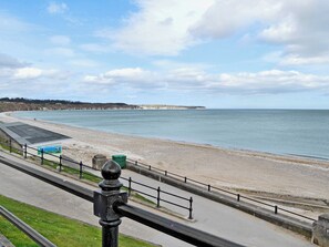 Beach - 1 bedroom accommodation in Fitling, near Hull (Fitling, near Hull)