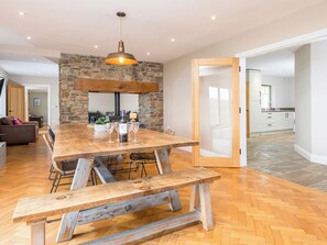 Unclassified image, 4 of 31, button